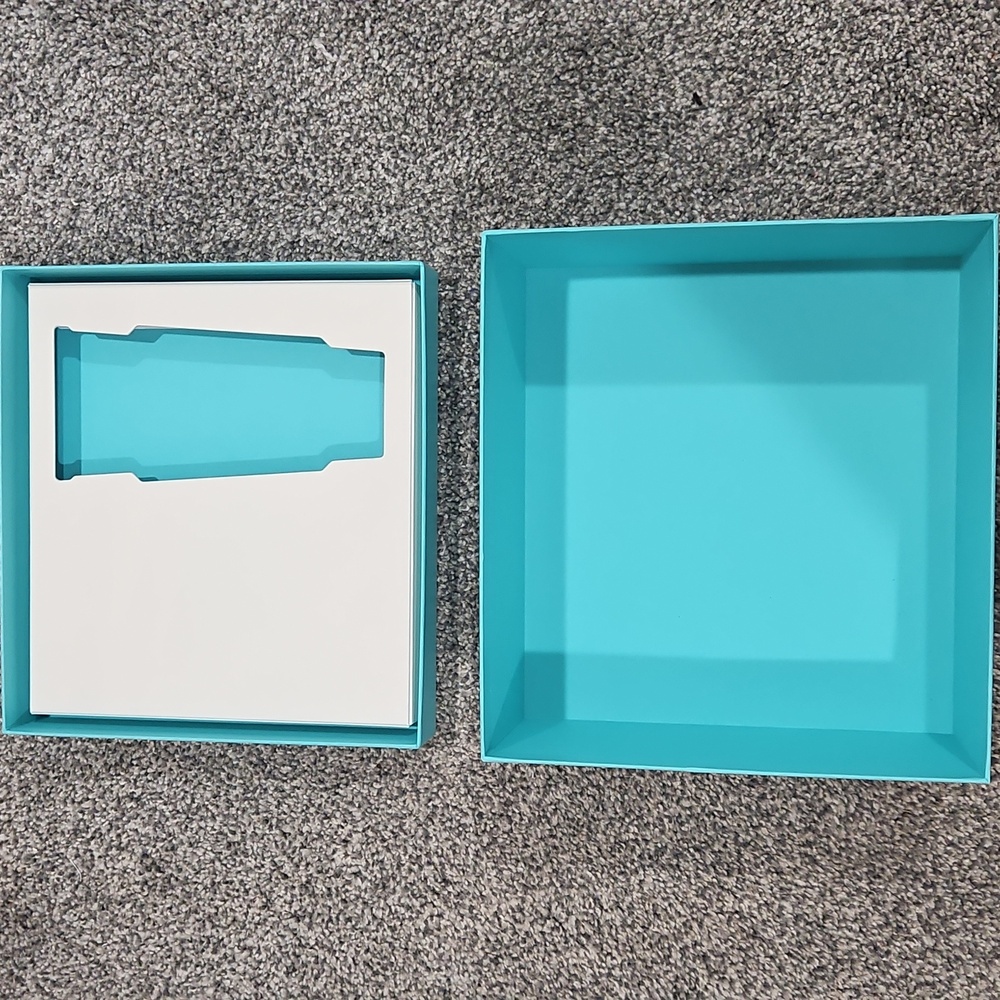 Tiffany & Co Box And Ribbon - Picture 6 of 6